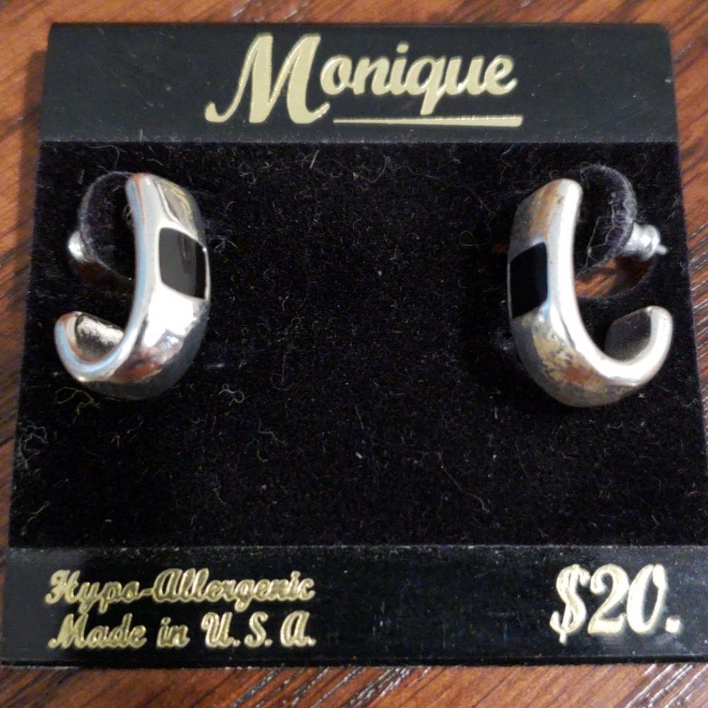 Earrings - Picture 1 of 2
